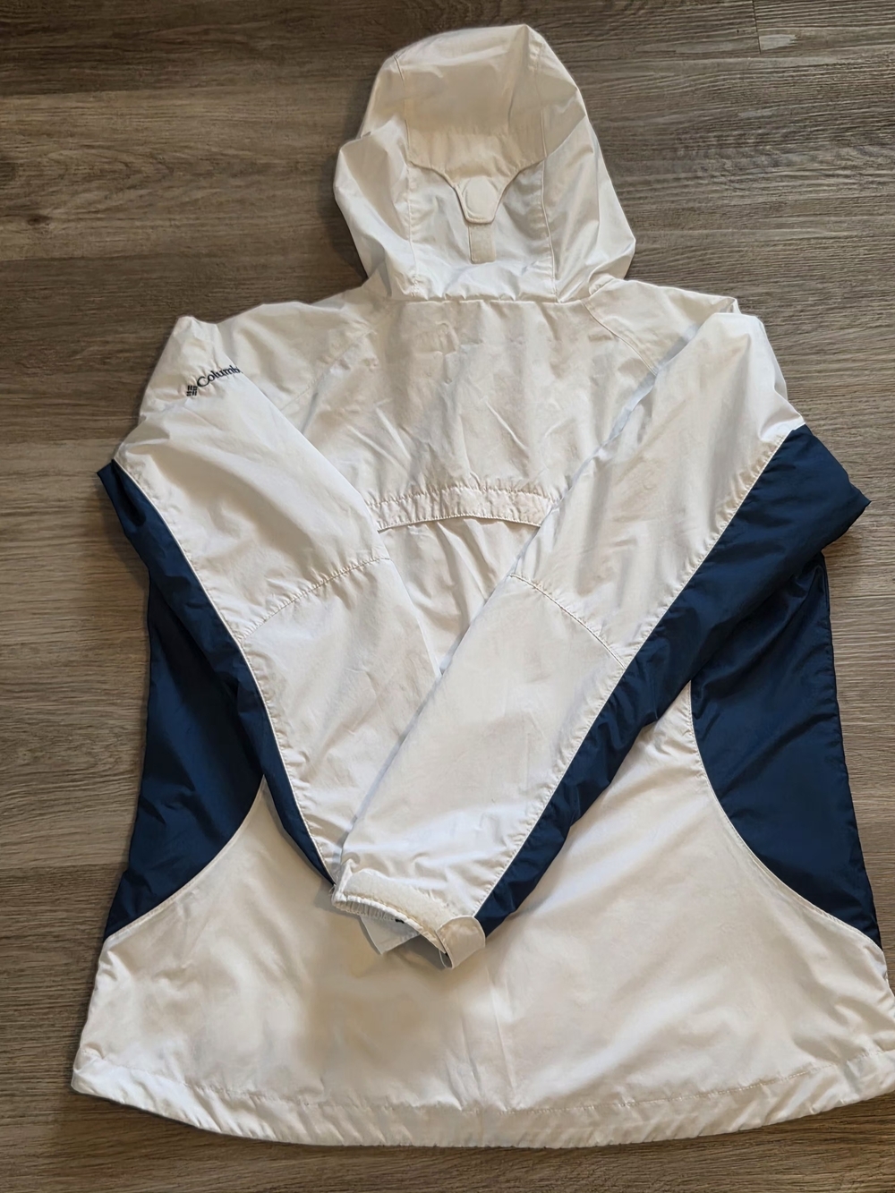 Columbia This jacket is a white and navy blue Columbia windbreaker - Picture 5 of 12